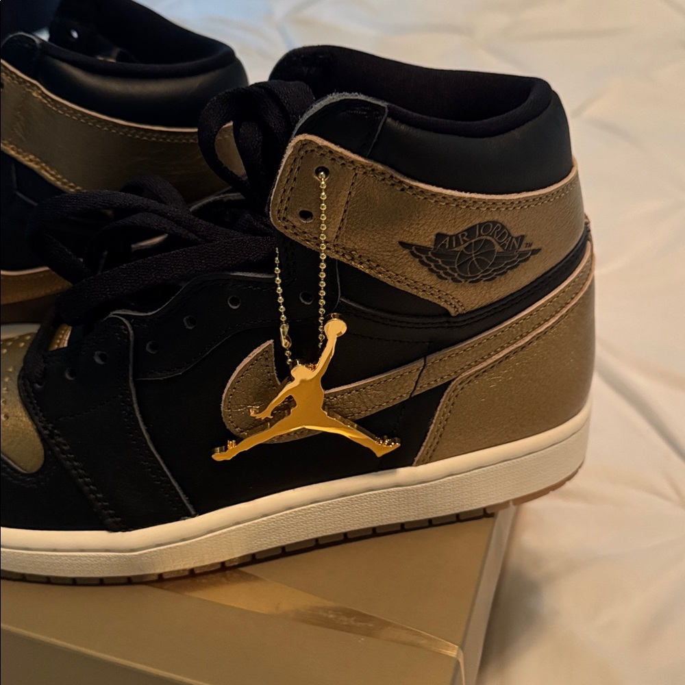 Jordan 1 Retro High OG - Picture 7 of 14